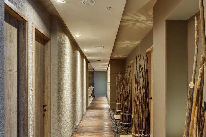 Ghl Hotel มอนเตริอา ภายนอก รูปภาพ A corridor in a hotel