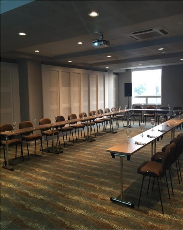 Ghl Hotel มอนเตริอา ภายนอก รูปภาพ A meeting room at the hotel
