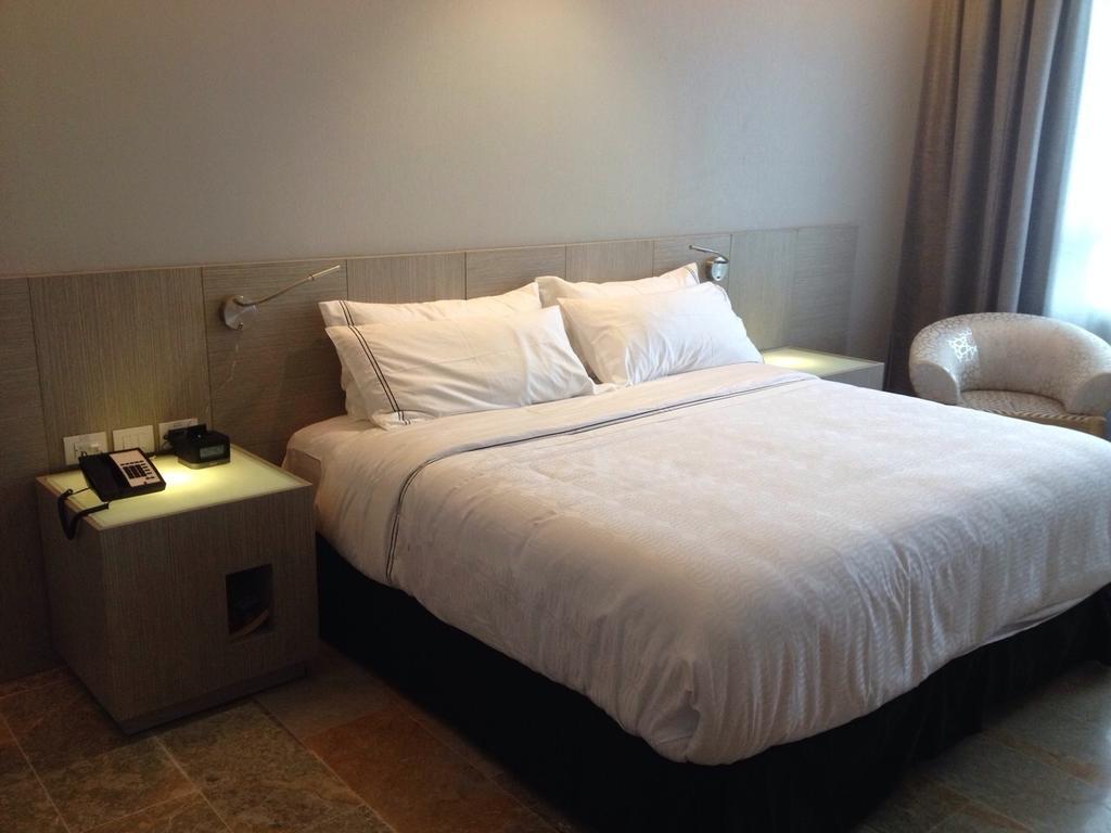 Ghl Hotel มอนเตริอา ห้อง รูปภาพ A room at the hotel